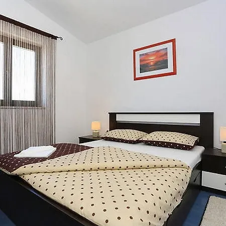 Apartment With A Parking Space Maslenica, Novigrad - 19060 *